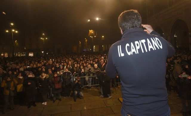Salvini ai contestatori: “Cantate Bella ciao con il rolex al polso, Berlinguer vi prenderebbe a sputazzi”