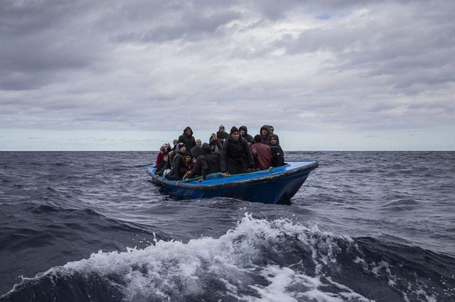Migranti, la Ocean Viking salva 39 persone in fuga dalla Libia