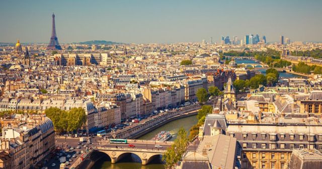 Francouzská policie vyšetřuje pobodání muže v Paříži jako teroristický útok