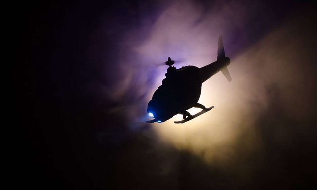 Vádat emeltek a rendőrségi helikoptert lámpafénnyel megzavaró férfi ellen
