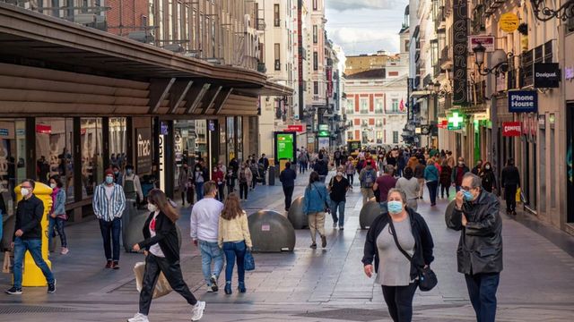 Noua variantă a virusului Covid-19 devine contagioasă în Europa. Franța are mai multe cazuri
