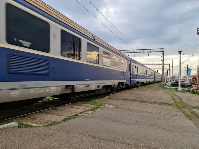 Un tren CFR Călători a dat cu spatele după ce a ratat o gară, în Suceava