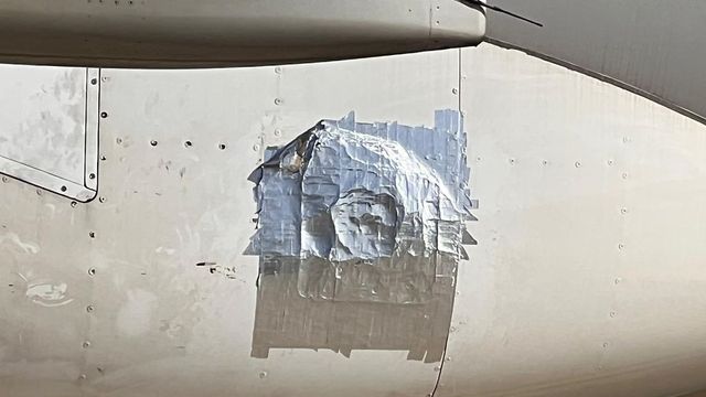 Sardegna, ex presidente Pili denuncia: aereo per Roma rattoppato con scotch