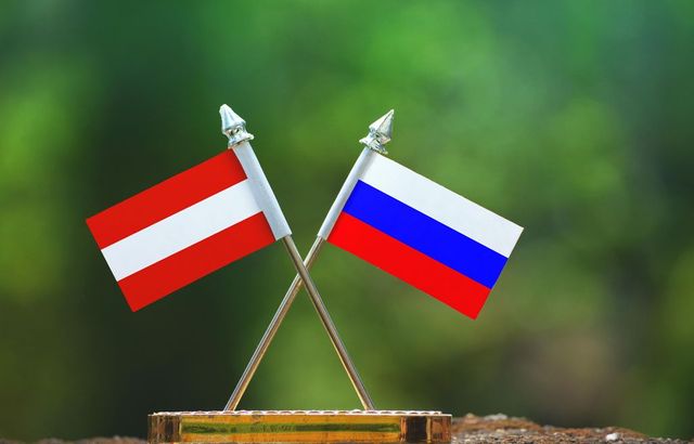 Europarlamentarii români cer anchetarea relațiilor Austriei cu Rusia