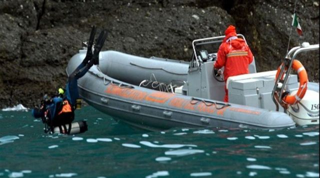 Forte dei Marmi, ragazzo di 18 anni scompare in mare: si è tuffato dal pontile e non è riemerso