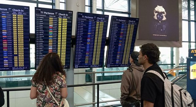 Tutte le novità per i viaggi in aereo dell'estate 2025, da liquidi ai cani in cabina
