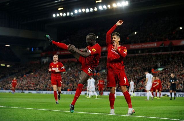 Liverpool přidal další výhru, nebezpečného nováčka zdolal 2:0 a vede o třináct bodů
