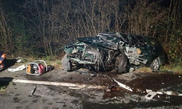 Accident cu 5 răniți, în Hunedoara, provocat de un șofer băut care a făcut o depășire
