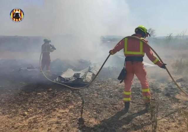 Mueren dos personas tras estrellarse su avioneta en Valencia