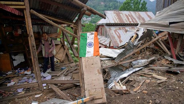 India y Pakistán intercambian disparos en Cachemira