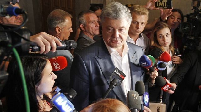 Порошенко все же пришел на допрос