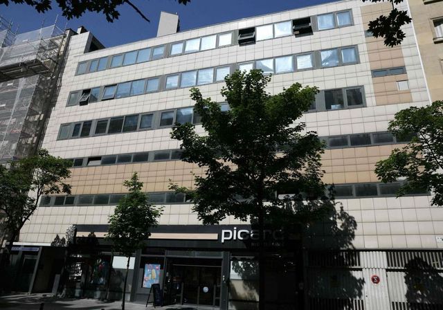 La policía registra la sede del partido de Le Pen por financiación ilegal