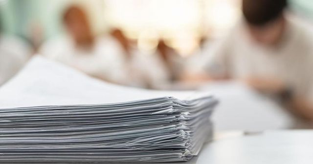 Peste 500 de candidați susțin marți proba scrisă a examenului de definitivare în învățământ, sesiunea 2025