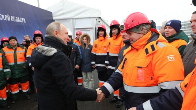 Путин заявил о больших планах по строительству дорог для «сшивания страны»