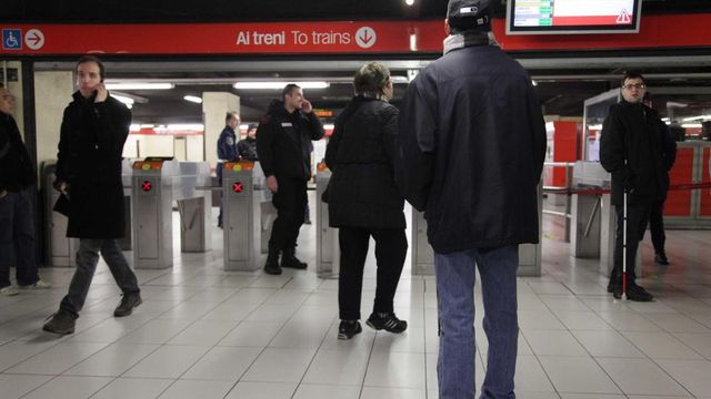 Danni ai pilastri della metropolitana durante i lavori notturni: a Milano chiuso un tratto della linea rossa