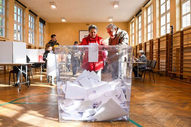 Elezioni in Polonia, è sfida tra Tusk e Morawiecki