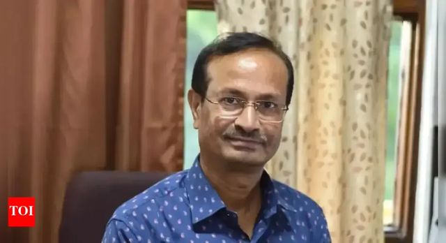Supreme Court stays criminal proceedings against psephologist Sanjay Kumar
