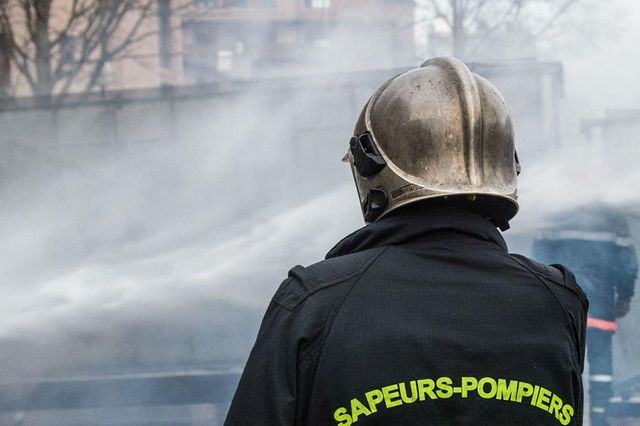 Incendio a Parigi, nube di fumo nero vicino a Gare de Lyon