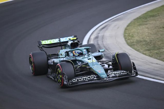 Leclerc sorprende anotándose la pole en Hungría por delante de los McLaren