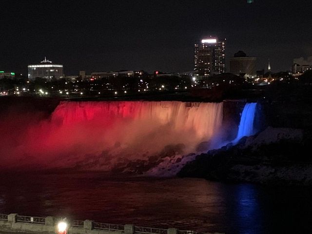 De 1 Decembrie, Cascada Niagara va fi luminată în culorile drapelului românesc