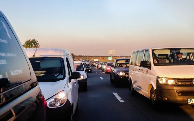 Ministrul Transporturilor oprește lucrările de pe A2
