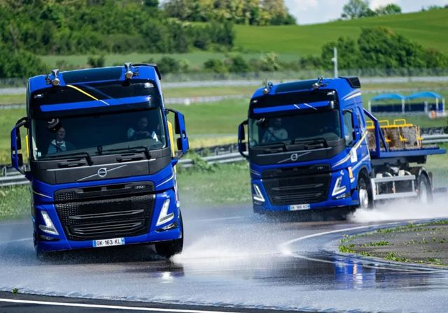 Camiones al límite en Ladoux: así son pruebas de Michelin para transportistas europeos
