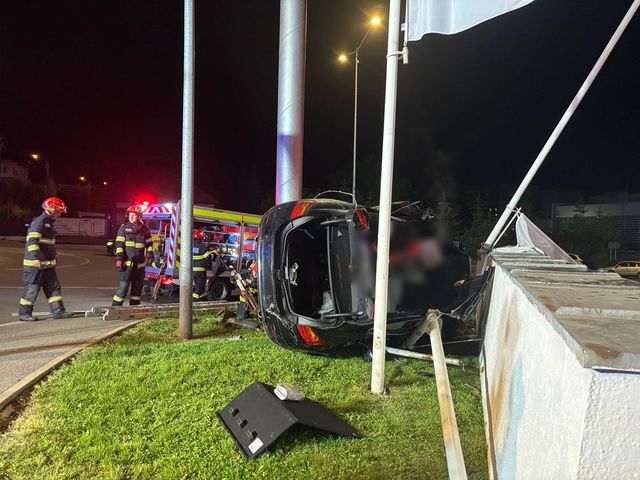 Accident mortal în Cluj-Napoca: victima, scoasă din mașina răsturnată