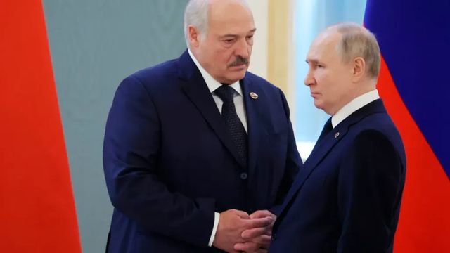 Lukașenko merge în vizită la Putin după ce Parlamentul European a cerut mandat de arestare pe numele său