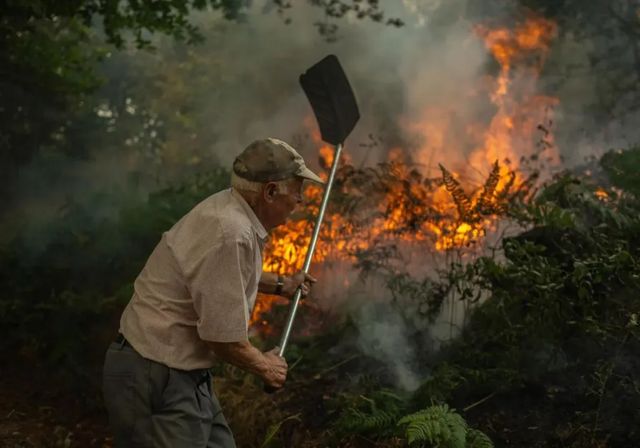 Los incendios se ceban con Ourense, León y Zamora y suman otros siete heridos graves