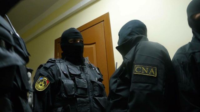 Обыски на таможенном посту Скулень: задержаны 5 человек