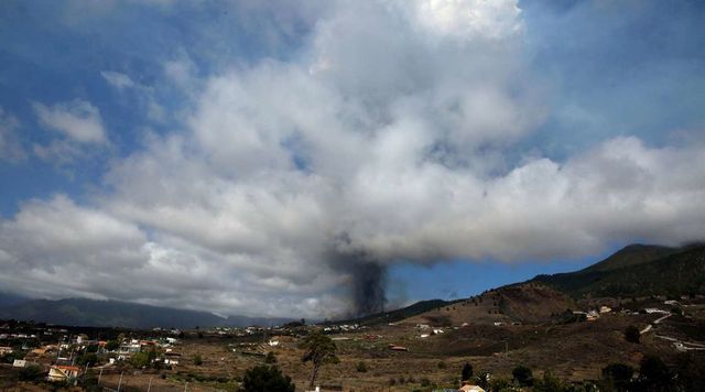 Canarie, erutta il vulcano sull'isola di La Palma