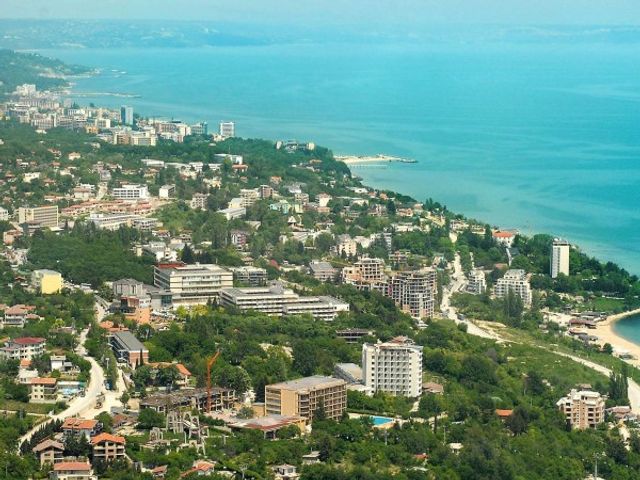 Общините ще връщат надплатения данък върху имоти в курортите
