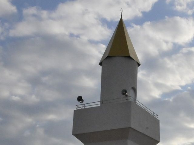 Силен вятър събори минарето на джамията в Омуртаг