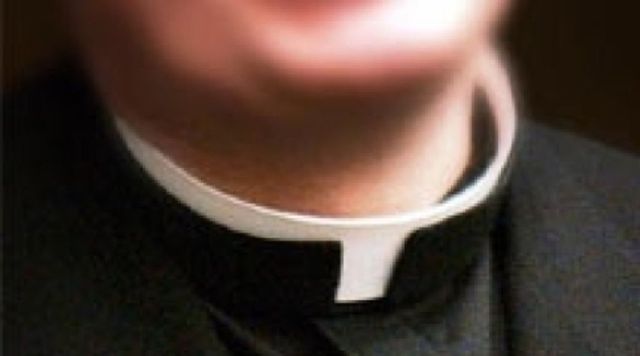 Parma, musica troppo alta in parrocchia, aggredisce e sfregia il parroco: arrestato un 57enne