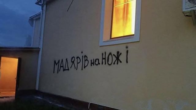 Felgyújtottak egy templomot Kárpátalján, magyarellenes szöveget firkáltak rá - Orbán Viktor megszólalt a súlyos ügyben