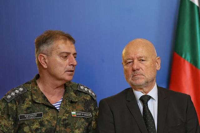 Българската армия е в готовност да се включи в разчистването на снега, само във Велико Търново са поискали помощ, заяви Тодор Тагарев