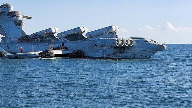 Единственный в мире ракетный экраноплан ”Лунь” прибыл в Дербент