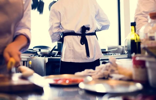 Chef stellato nella bufera per un annuncio di lavoro