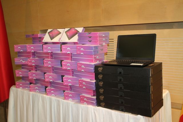 Șase laptopuri și 140 de tablete pentru elevii și cadrele didactice din Republica Moldova, donate de Ambasada Turciei