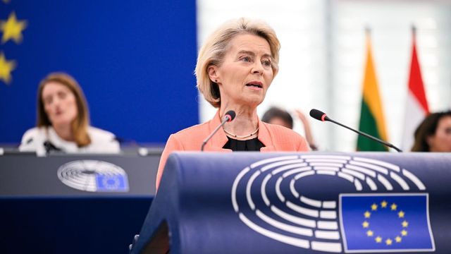 Bekiabálások közepette mondta el védőbeszédét Ursula von der Leyen