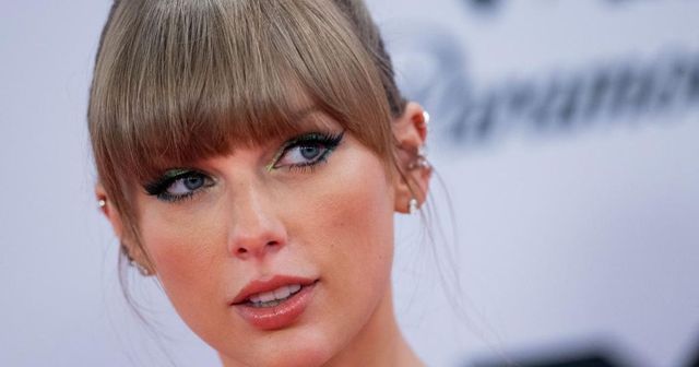 Taylor Swift anunță lansarea celui de-al 12-lea album de studio