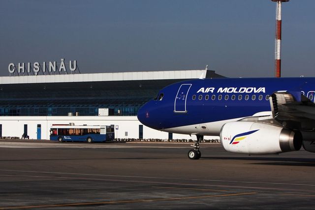 Air Moldova сообщила об отмене всех рейсов до 25 апреля: авиакомпания ищет решение проблемы