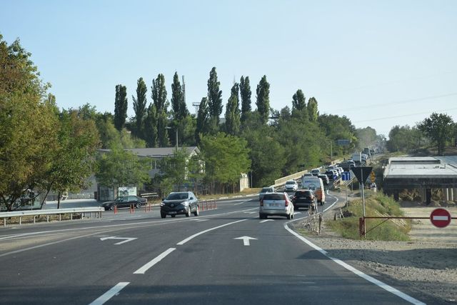 Atenție, șoferi! A fost reorganizată circulația rutieră la o intersecție din Chișinău
