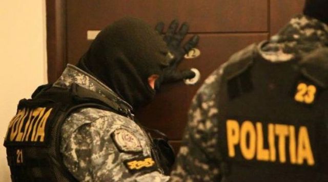 Percheziții în mai multe localități ale Republicii Moldova. Oamenii legii investighează o rețea de mercenari