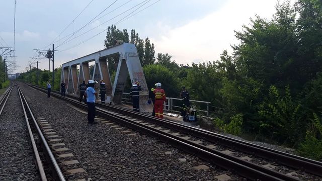 O persoană a fost electrocutată duminică pe podul CFR din parcul Herăstrău