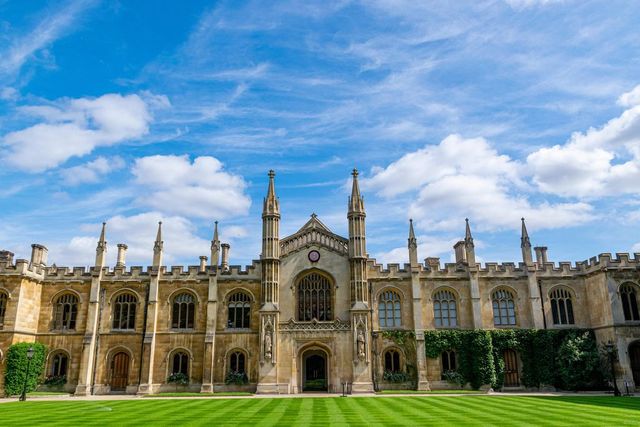 Limba română va fi predată la Universitatea din Cambridge