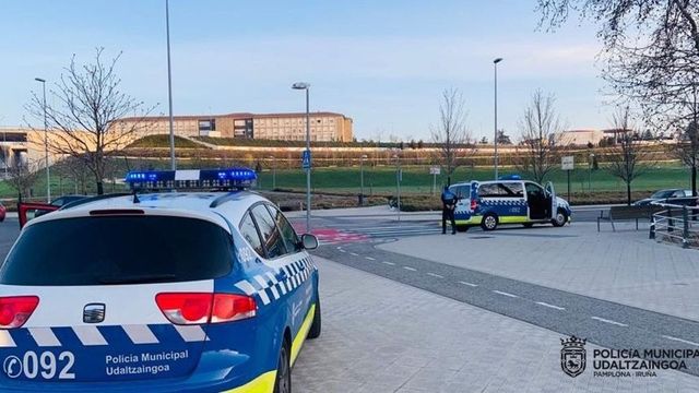 Investigan la muerte violenta de un hombre en un edificio en Pamplona