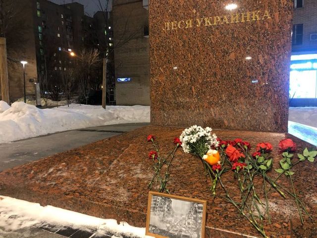 În Moscova a fost improvizat un memorial pentru victimele atacului din Dnipro. A 328-a zi a războiului purtat de Rusia în Ucraina