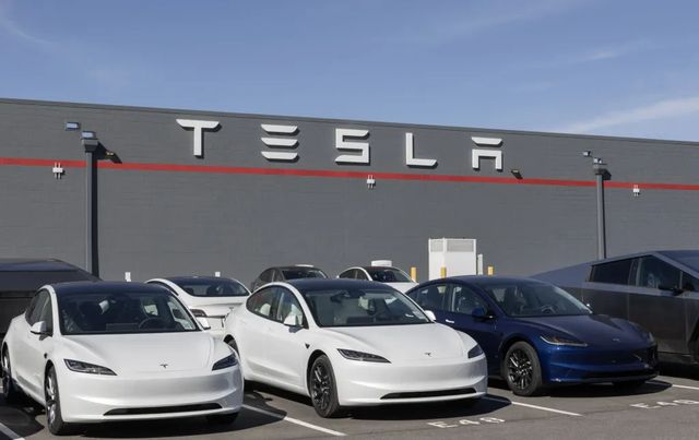 Conducerea Tesla neagă că ar căuta un înlocuitor pentru Elon Musk