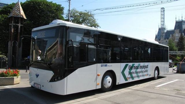 25 din cele 31 de autobuze noi, care urmează să circule pe străzile Capitalei pot fi deja văzute în Piața Marii Adunări Naționale
